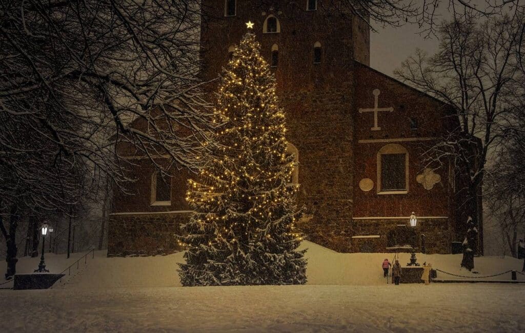 vanoce strom kostel snih zima