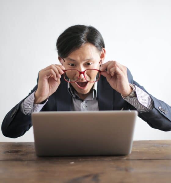 muž, počítač, nadšení