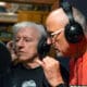 Václav Neckář nahrává ve studiu s bratrem Janem
