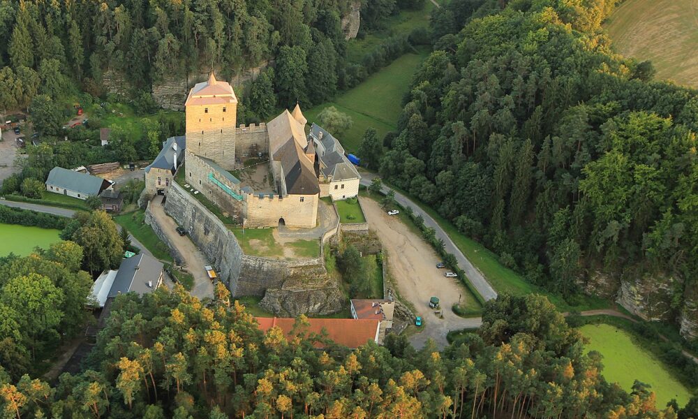 hrad kost
