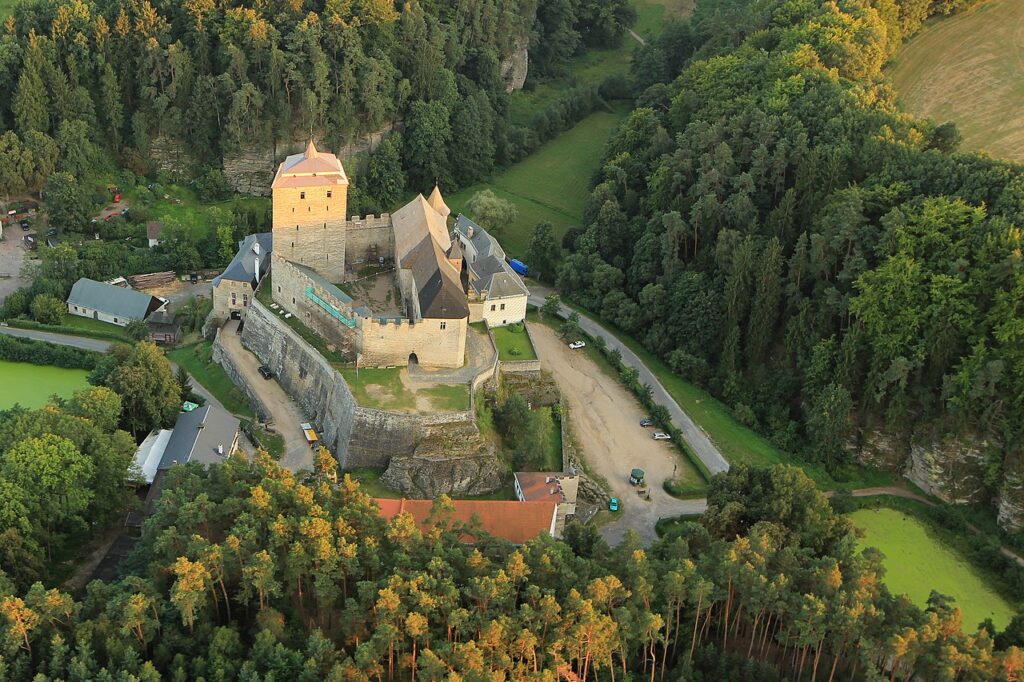 hrad kost